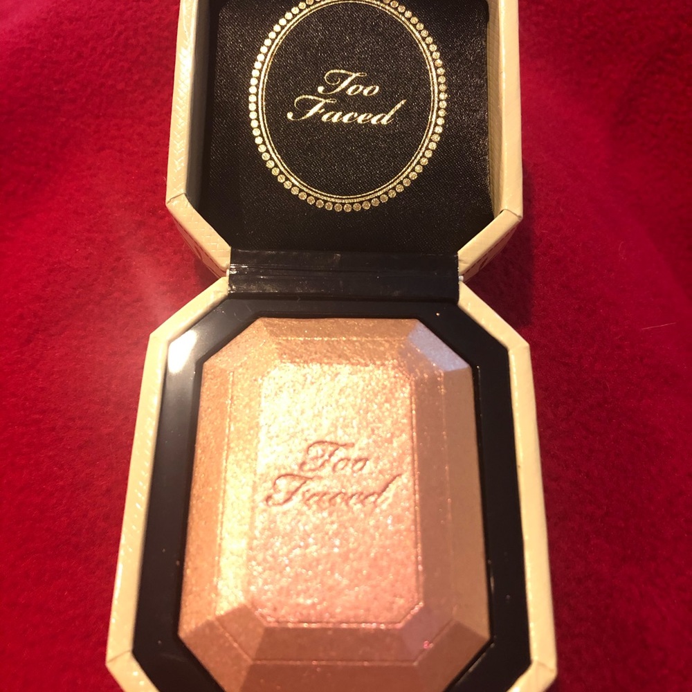 Too Faced Canary Diamond Highlight